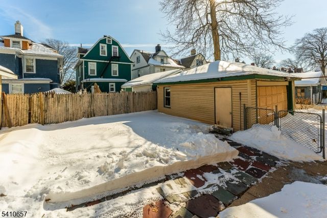 757 Parker St, Newark City, NJ 07104