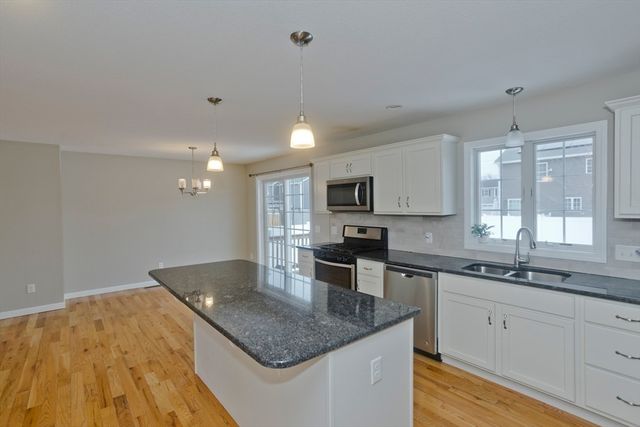 239 Gresham St, Springfield, MA 01119