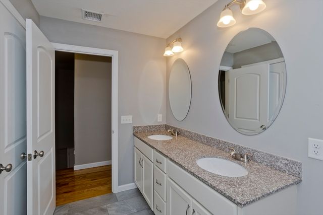 239 Gresham St, Springfield, MA 01119