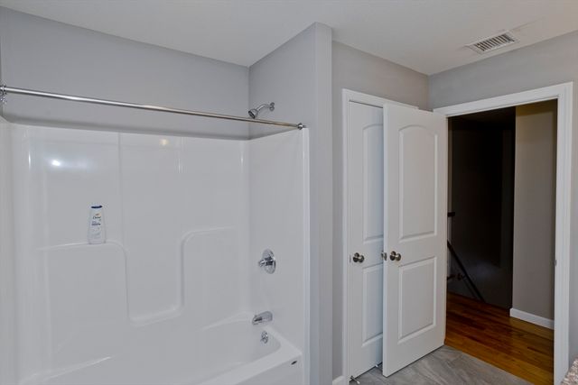 239 Gresham St, Springfield, MA 01119