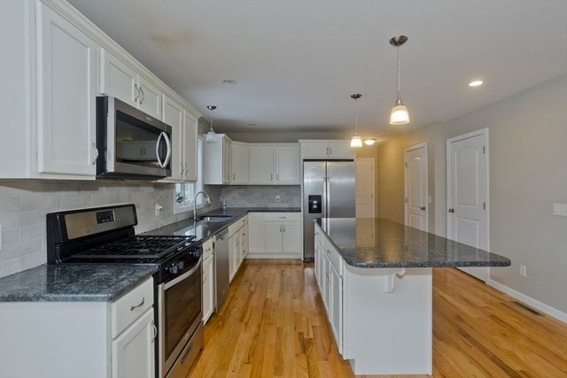 239 Gresham St, Springfield, MA 01119