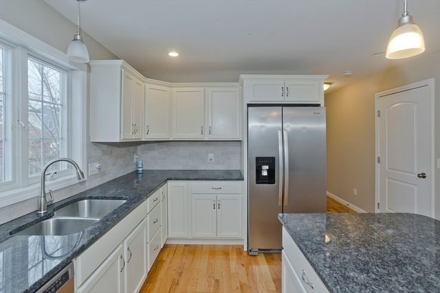 239 Gresham St, Springfield, MA 01119