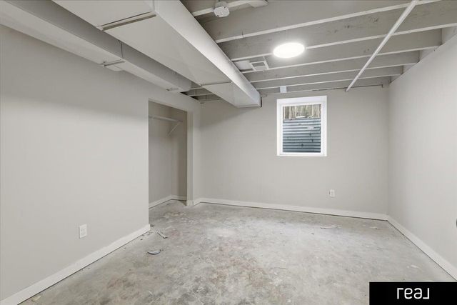 7512 N 28 Avenue, Omaha, NE 68112