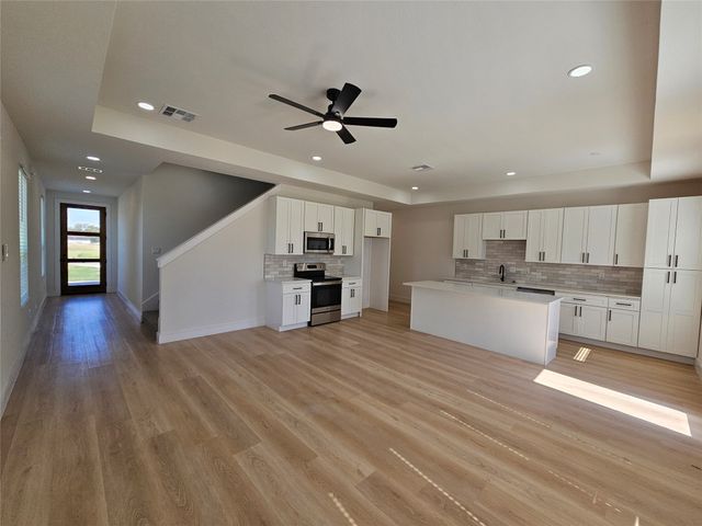 620 W Avenue F, Garland, TX 75040