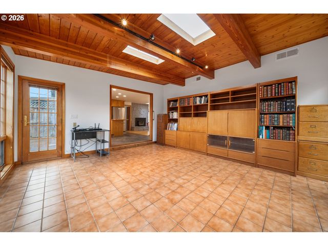 2361 FIR St, North Bend, OR 97459