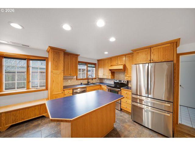 2361 FIR St, North Bend, OR 97459