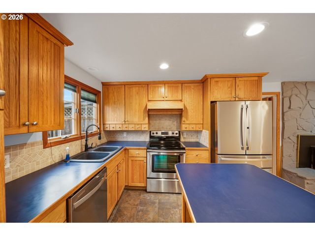 2361 FIR St, North Bend, OR 97459