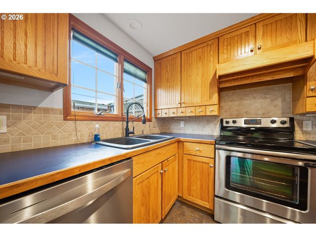 2361 FIR St, North Bend, OR 97459