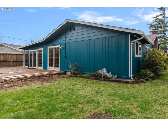 2361 FIR St, North Bend, OR 97459