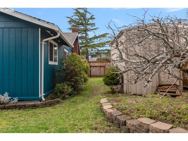 2361 FIR St, North Bend, OR 97459