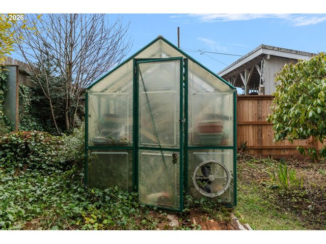 2361 FIR St, North Bend, OR 97459