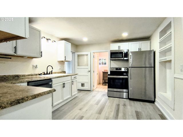 254 N DEAN St, Coquille, OR 97423