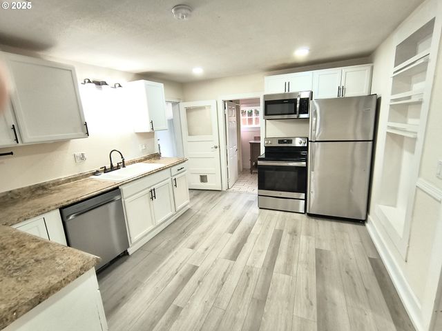 254 N DEAN St, Coquille, OR 97423