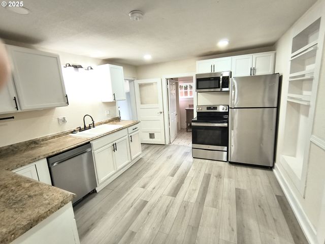 254 N DEAN St, Coquille, OR 97423