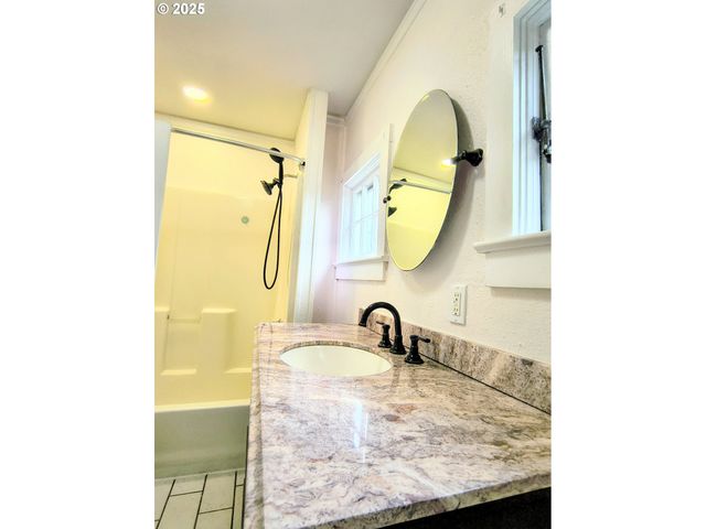 254 N DEAN St, Coquille, OR 97423