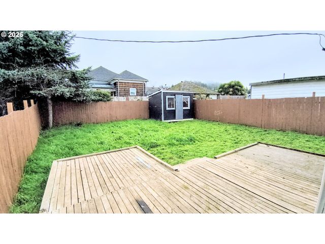 254 N DEAN St, Coquille, OR 97423