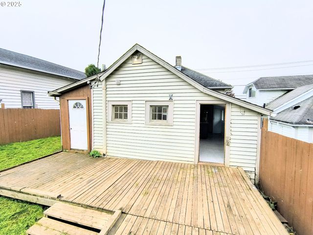 254 N DEAN St, Coquille, OR 97423