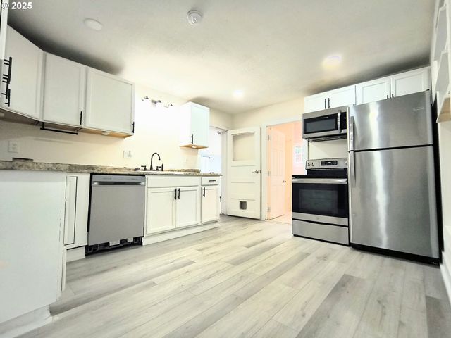 254 N DEAN St, Coquille, OR 97423