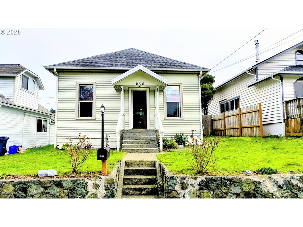 254 N DEAN St, Coquille, OR 97423