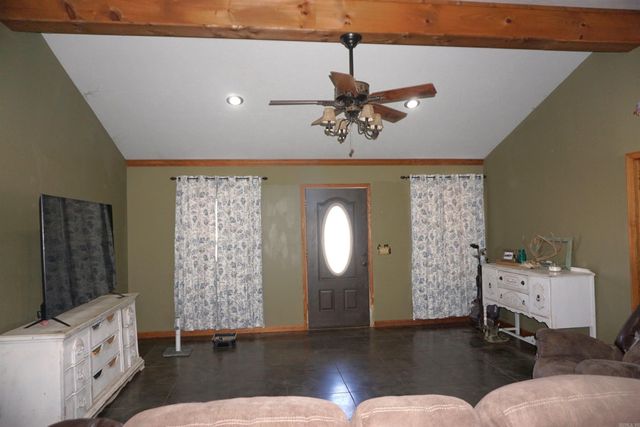 140 Green Valley Ln, Pangburn, AR 72121