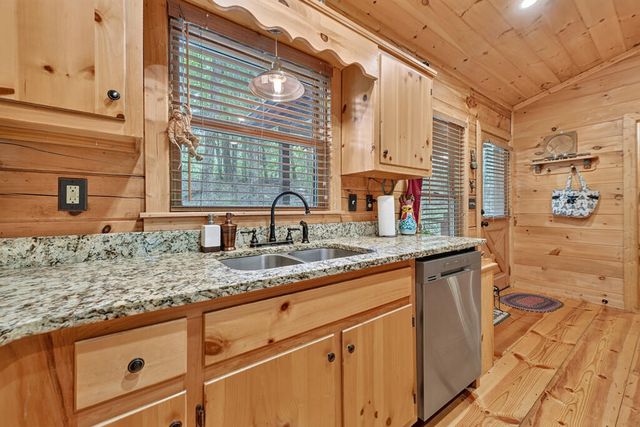 9 Casey Court, Blue Ridge, GA 30513