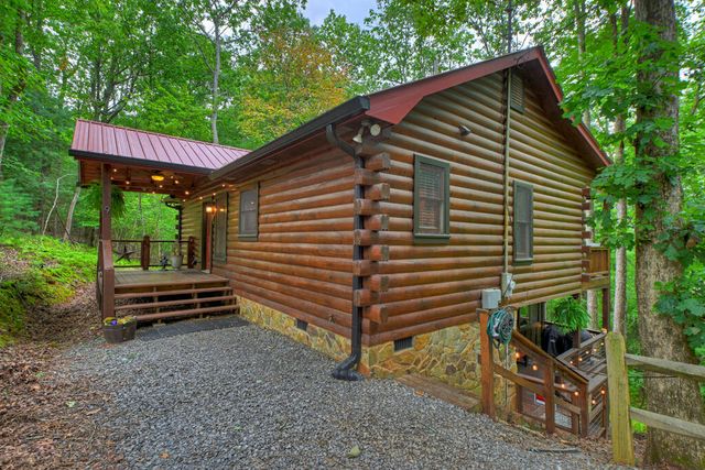 9 Casey Court, Blue Ridge, GA 30513
