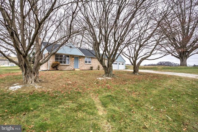 6428 YORK RD, Spring Grove, PA 17362