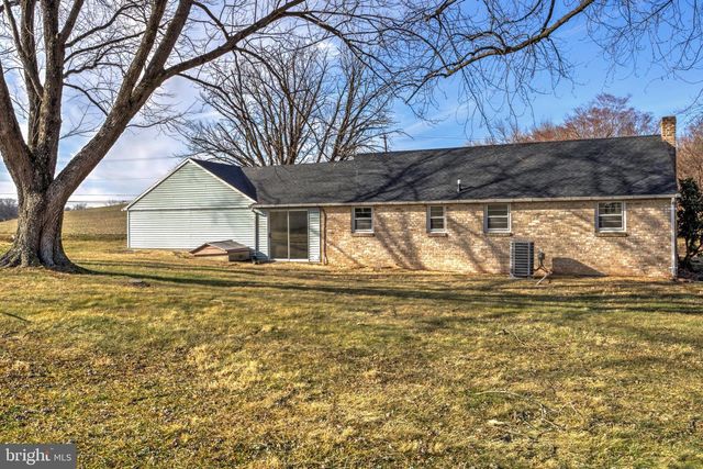 6428 YORK RD, Spring Grove, PA 17362