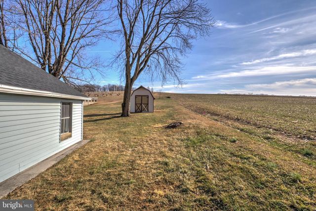 6428 YORK RD, Spring Grove, PA 17362