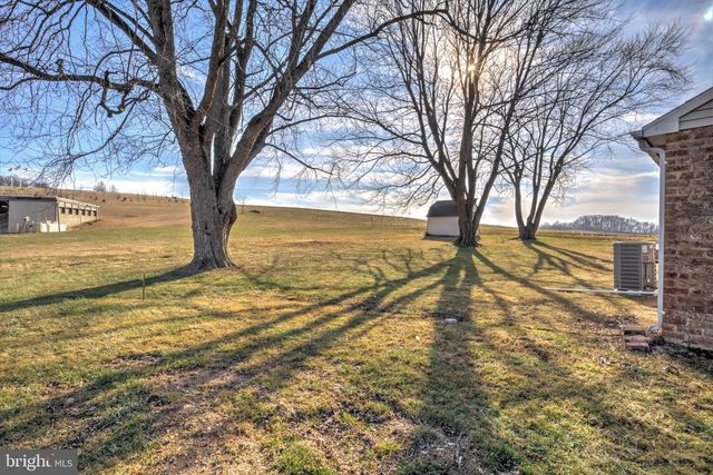 6428 YORK RD, Spring Grove, PA 17362