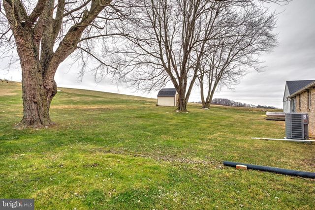 6428 YORK RD, Spring Grove, PA 17362