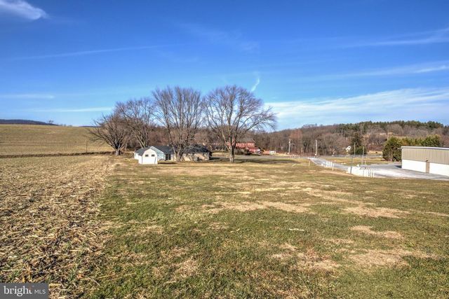 6428 YORK RD, Spring Grove, PA 17362