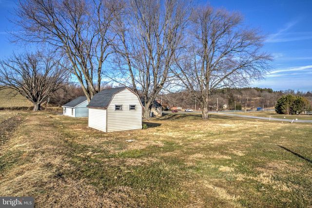 6428 YORK RD, Spring Grove, PA 17362