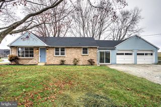6428 YORK RD, Spring Grove, PA 17362