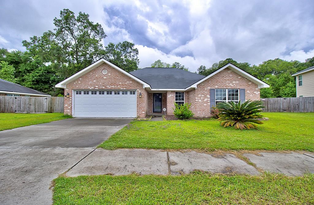 235 Augusta Way, Hinesville, GA 31313