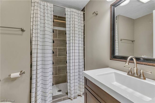 5284 Case Road, North Ridgeville, OH 44039