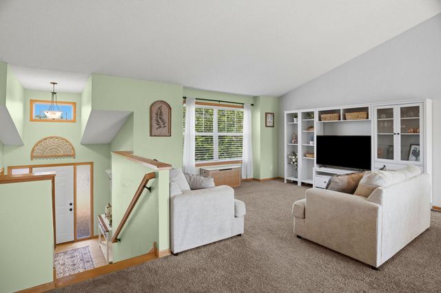 9477 Dunes Lane, Cottage Grove, MN 55016