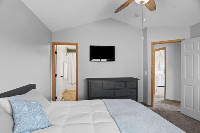 9477 Dunes Lane, Cottage Grove, MN 55016
