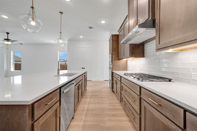 2097 Pine Grove Lane, Arlington, TX 76005