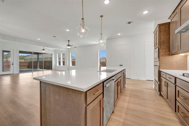 2097 Pine Grove Lane, Arlington, TX 76005