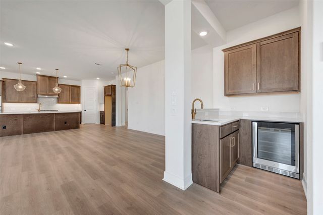 2097 Pine Grove Lane, Arlington, TX 76005