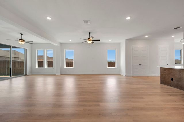 2097 Pine Grove Lane, Arlington, TX 76005