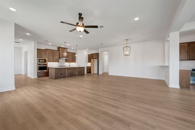 2097 Pine Grove Lane, Arlington, TX 76005