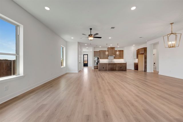 2097 Pine Grove Lane, Arlington, TX 76005