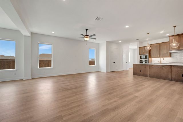 2097 Pine Grove Lane, Arlington, TX 76005