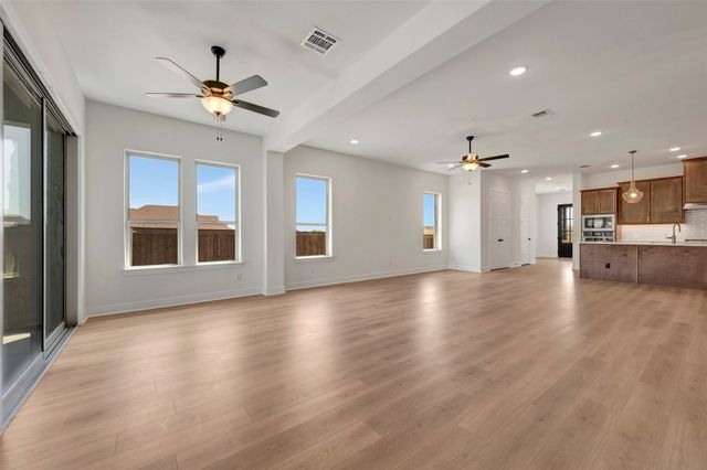 2097 Pine Grove Lane, Arlington, TX 76005