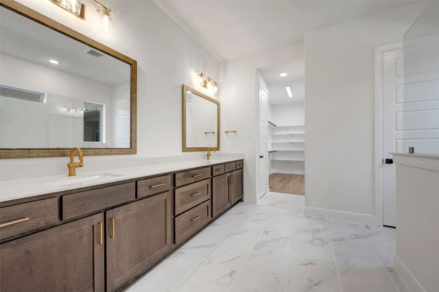 2097 Pine Grove Lane, Arlington, TX 76005
