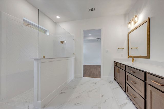 2097 Pine Grove Lane, Arlington, TX 76005