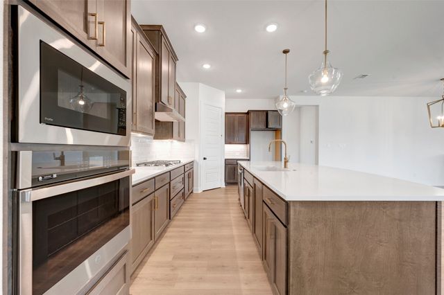 2097 Pine Grove Lane, Arlington, TX 76005
