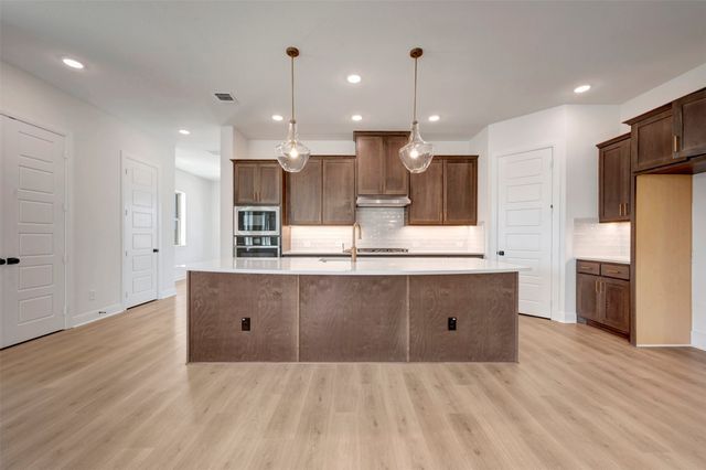 2097 Pine Grove Lane, Arlington, TX 76005